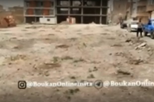 رفع تصرف زمین تصرف شده شهرداری توسط یک انجمن مردم نهاد در بوکان+فیلم