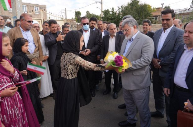 استاندار آذربایجان‌غربی با استقبال مسئولان شهرستان ارومیه وارده بخش صومای برادوست این شهرستان شد